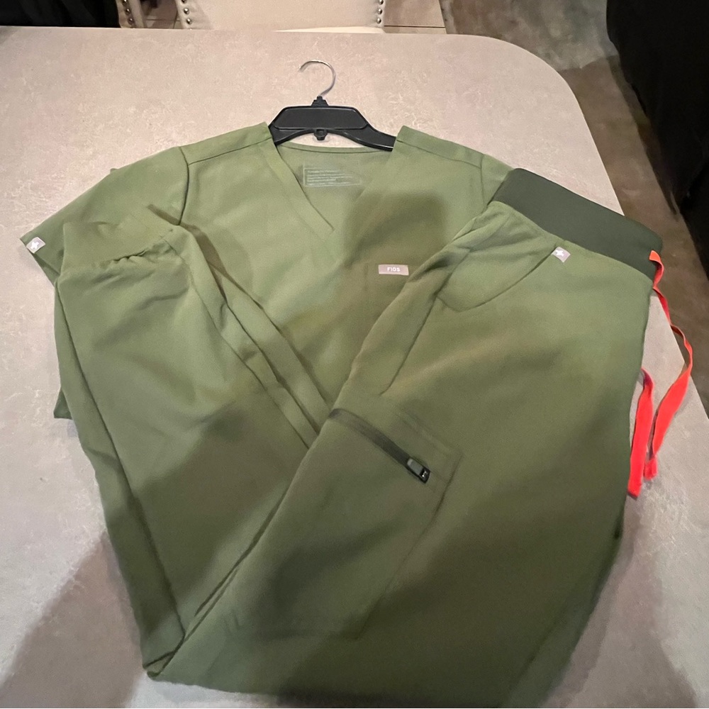 New without Tags FIG bright camp green scrub set